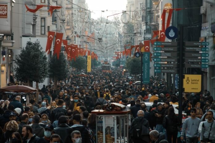 İşgücü Piyasasında Yavaşlama Sinyalleri: İşverenler İşe Alımda Temkinli