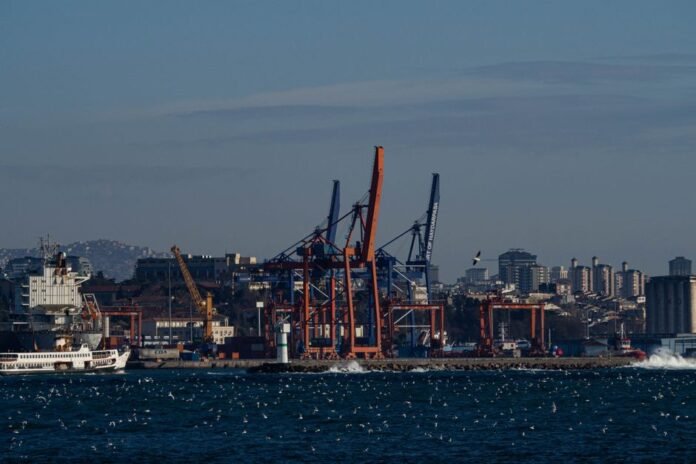 Kızıldeniz’de Husi Saldırıları: Deniz Ticareti ve Güvenlik Riskleri