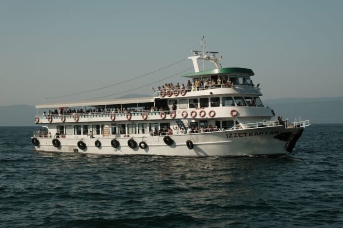 Zimbabwe'de Kariba Gölü'nde Feribot Faciası: 40'tan Fazla Kişi Hayatını Kaybetti
